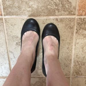 Super cute Frye black pump
